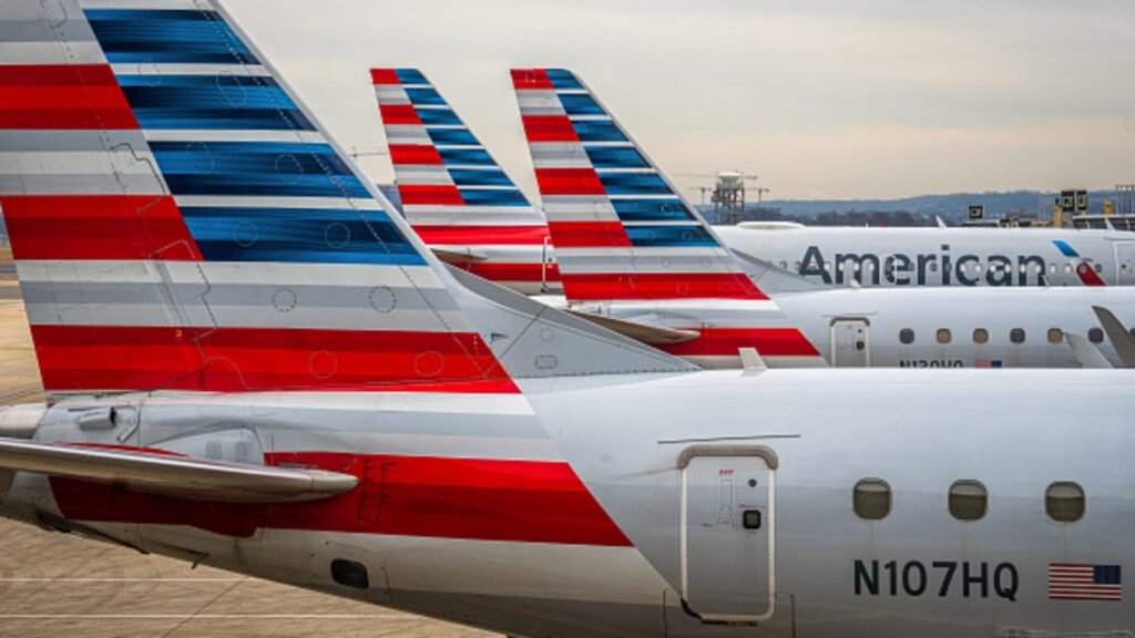 American Airlines Cuts Outlook, Chief Commercial Officer To Step Down