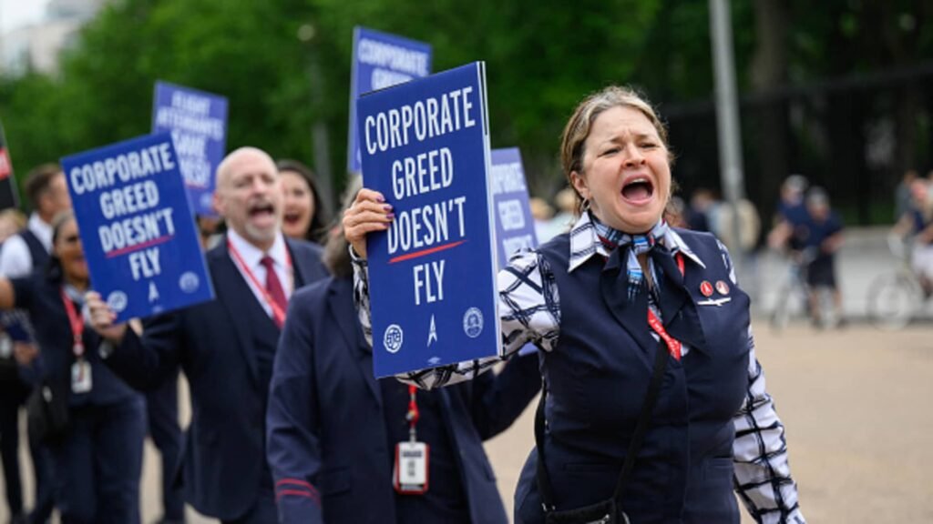 American Airlines Flight Attendants Union Rejects Wage Proposal