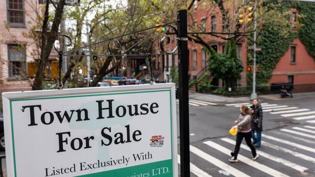 Manhattan Is A Buyer's Market As Real Estate Prices Fall
