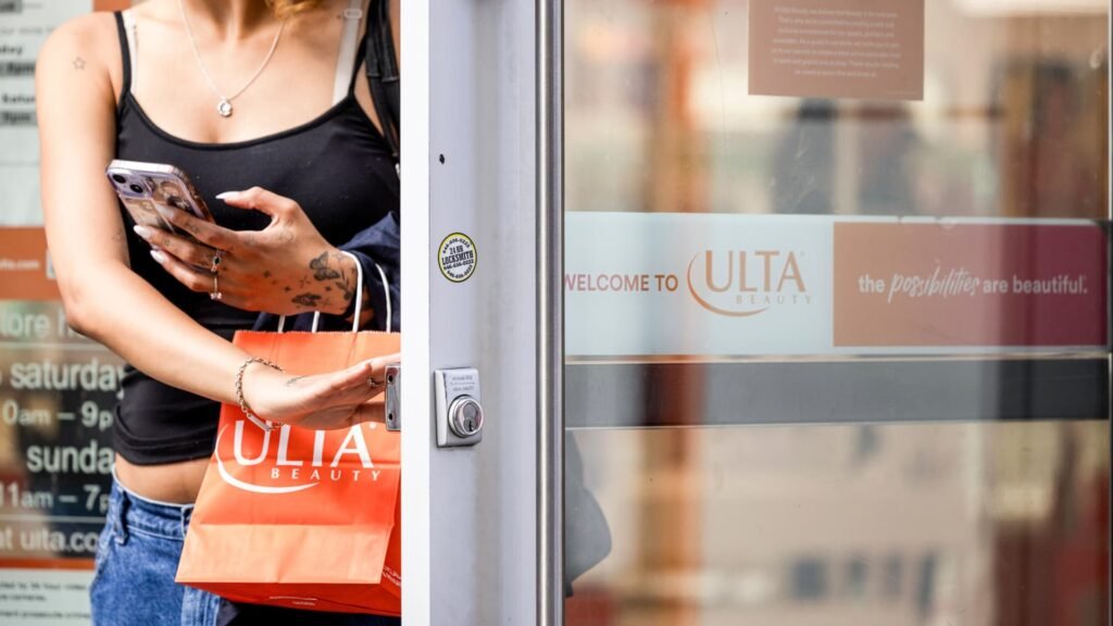 Biggest Movers In After Hours Trading: Ulta, Dell, Lulu, Mdb